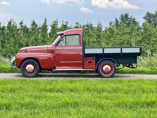 Rood Gebruikt 1962 Volvo Duett Stationwagen | € 12.950 - Afbeelding 1/4