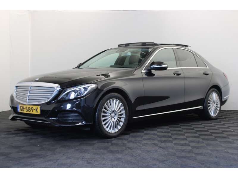 Zwart, metallic lak Gebruikt 2015 Mercedes C350 Edition Sedan | € 14.750 (Goede deal) - Afbeelding 1/4