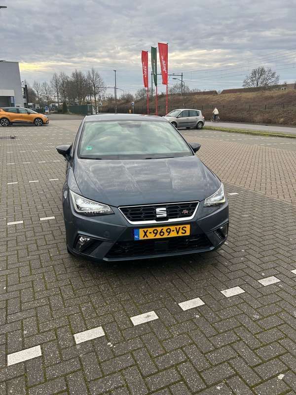Grijs Gebruikt 2019 Seat Ibiza FR Hatchback | € 15.500 (Goede deal) - Afbeelding 1/4