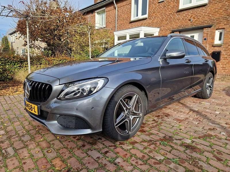 Grijs Gebruikt 2017 Mercedes C180 Premium Stationwagen | € 18.500 (Goede deal) - Afbeelding 1/4