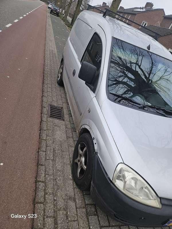 Grijs Gebruikt 2004 Opel Combo Van | € 1.450 (Eerlijke prijs) - Afbeelding 1/4