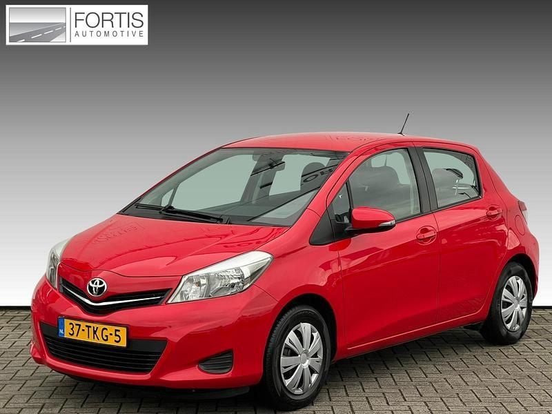 Rood Occasion 2012 Toyota Yaris Hatchback | € 5.695 (Eerlijke prijs) - Afbeelding 1/4