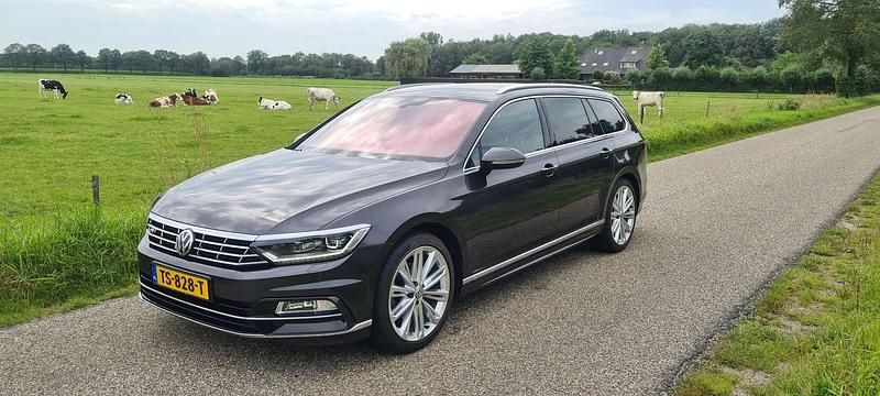 Grijs Occasion 2018 VW Passat R Stationwagen | € 19.500 (Duur) - Afbeelding 1/4