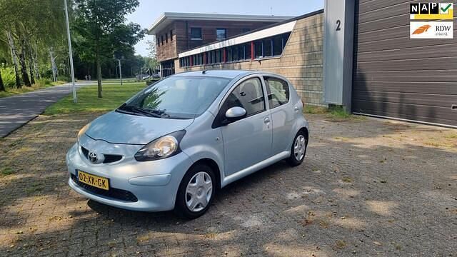 Grijs Gebruikt 2007 Toyota Aygo Hatchback | € 2.250 (Eerlijke prijs) - Afbeelding 1/4