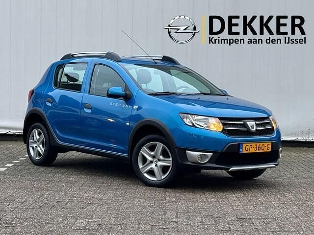 Blauw Occasion 2015 Dacia Sandero Lauréate Hatchback | € 8.950 (Iets duurder) - Afbeelding 1/4