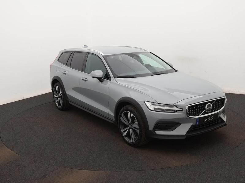 Occasion Volvo V60 CC Core 252 PK (185 kW) 2024 Grijs, metallic lak Stationwagen