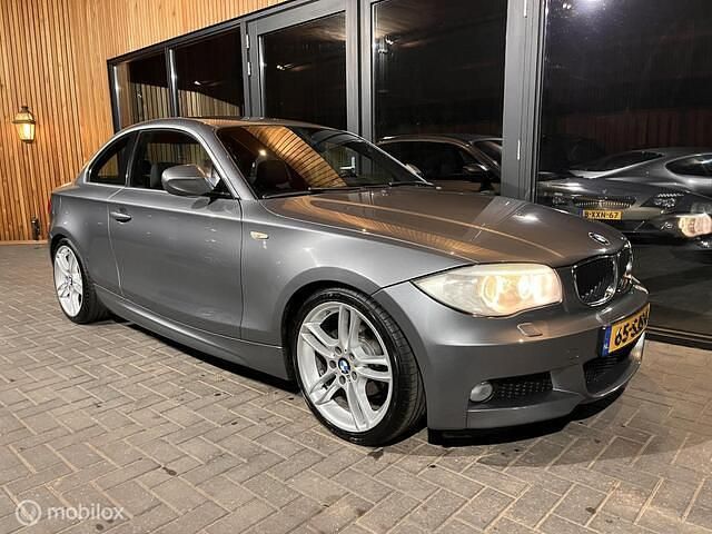 Grijs Gebruikt 2011 BMW 118 Coupé Executive Coupé | € 5.950 - Afbeelding 1/4