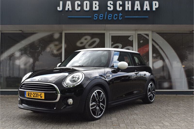 Zwart Gebruikt 2018 Mini Cooper Business Hatchback | € 14.500 (Goede deal) - Afbeelding 1/4