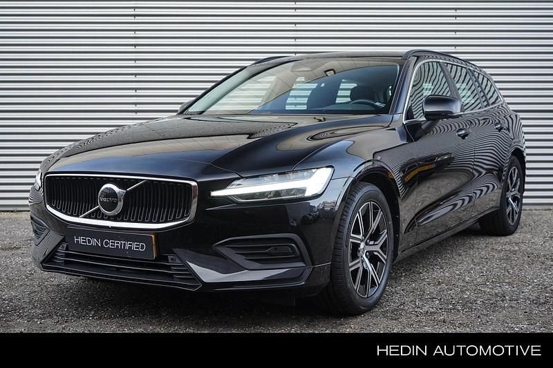 Zwart Gebruikt 2022 Volvo V60 Core Stationwagen | € 32.995 (Eerlijke prijs) - Afbeelding 1/4