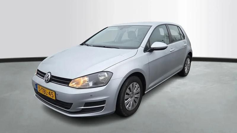 Reflex silver Gebruikt 2014 VW Golf VII Trendline Hatchback | € 9.450 (Eerlijke prijs) - Afbeelding 1/4
