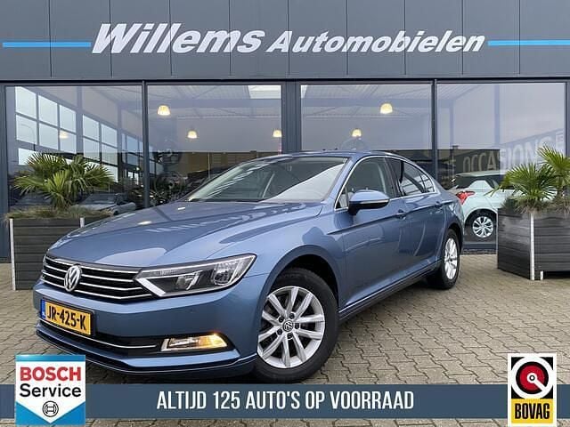 Blauw Occasion 2015 VW Passat Highline Sedan | € 13.900 (Eerlijke prijs) - Afbeelding 1/4