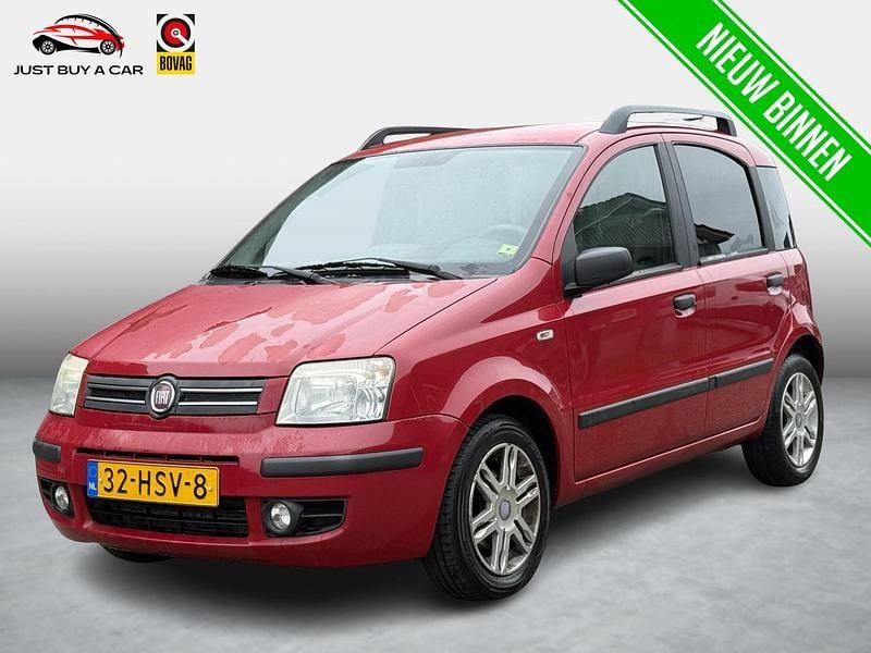 Rood Gebruikt 2009 Fiat Panda Emotion Hatchback | € 1.950 (Eerlijke prijs) - Afbeelding 1/4