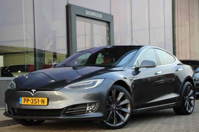 Grijs Gebruikt 2017 Tesla Model S Hatchback | € 30.995 (Duur) - Afbeelding 1/4