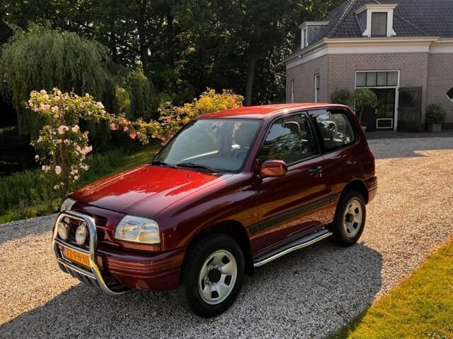 Occasion Suzuki Grand Vitara 132 PK (97 kW) 2000 Rood, metallic lak SUV