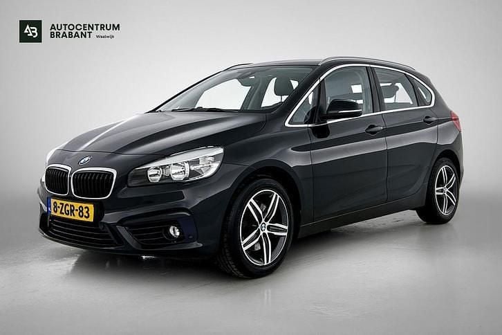 Zwart Gebruikt 2015 BMW 218 Executive Stationwagen | € 11.995 (Goede deal) - Afbeelding 1/3