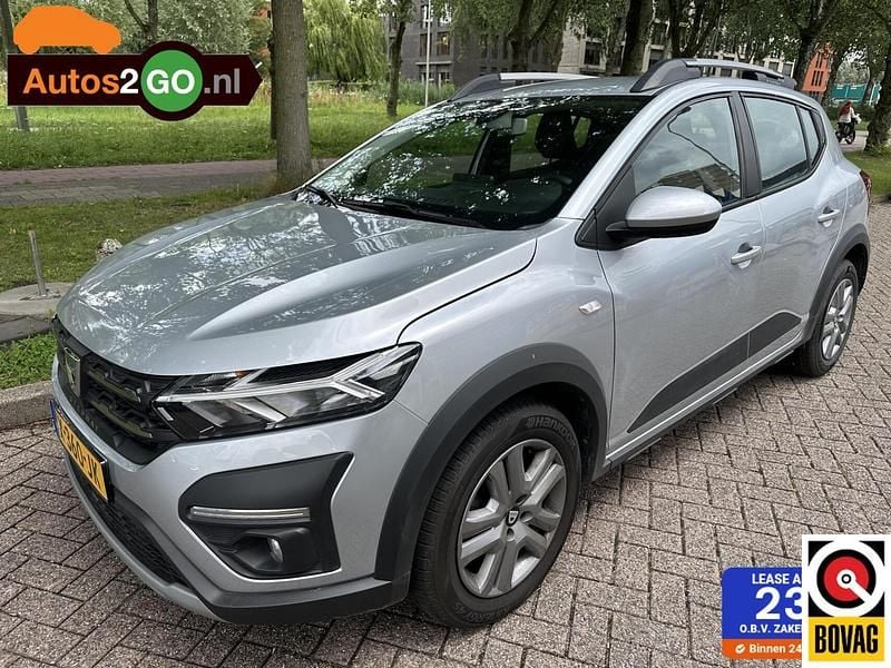 Grijs, metallic lak Gebruikt 2022 Dacia Sandero Expression Hatchback | € 14.495 (Eerlijke prijs) - Afbeelding 1/4