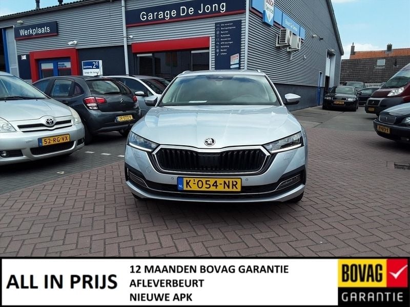 Grijs Gebruikt 2021 Skoda Octavia Business Line Stationwagen | € 20.450 (Eerlijke prijs) - Afbeelding 1/4