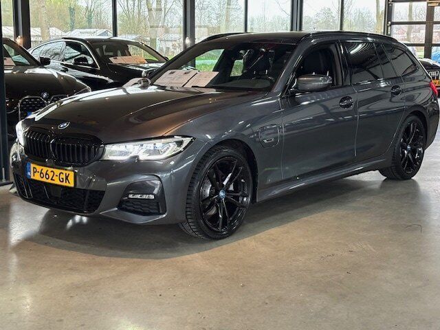Grijs Gebruikt 2022 BMW 320 M Sport Stationwagen | € 25.945 (Eerlijke prijs) - Afbeelding 1/4
