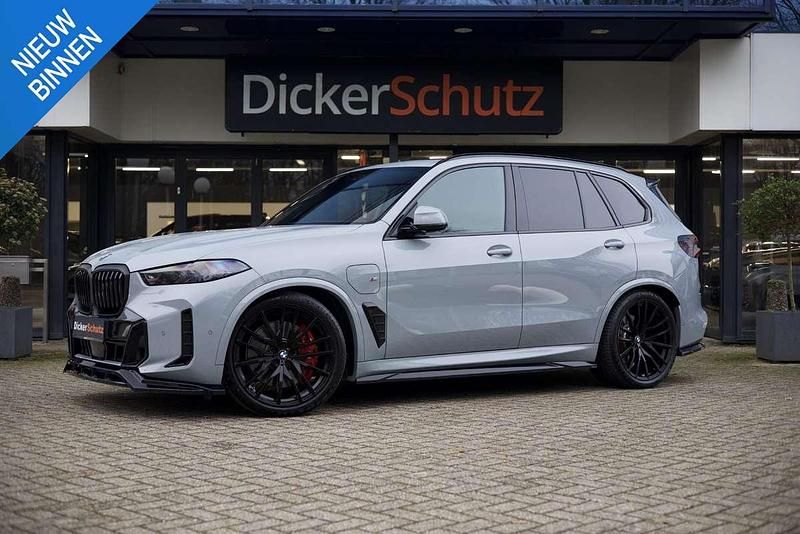 Grijs Occasion 2024 BMW X5 M Sport SUV | € 101.950 (Duur) - Afbeelding 1/4