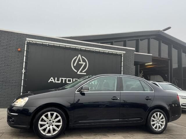 Zwart Occasion 2010 VW Jetta Comfortline Sedan | € 2.950 (Goede deal) - Afbeelding 1/4