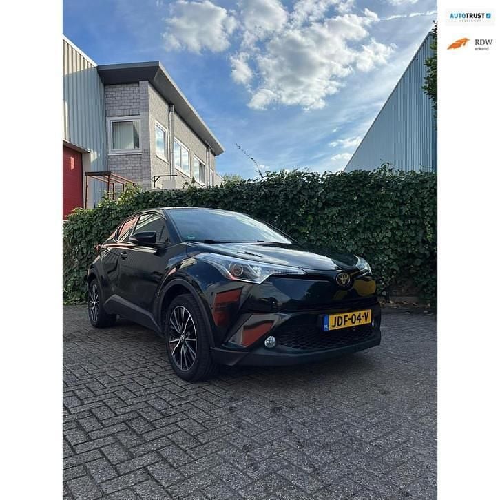Zwart Gebruikt 2017 Toyota C-HR SUV | € 18.500 (Eerlijke prijs) - Afbeelding 1/4