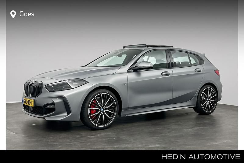 Grijs Gebruikt 2024 BMW 118 M Sport Hatchback | € 39.880 (Iets duurder) - Afbeelding 1/4