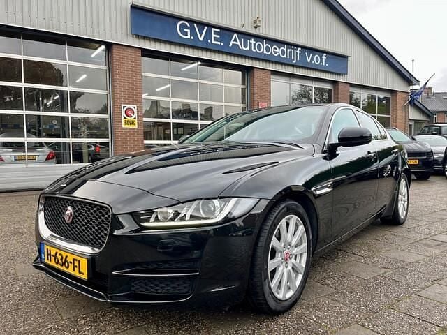 Zwart Gebruikt 2019 Jaguar XE Portfolio Sedan | € 21.450 (Eerlijke prijs) - Afbeelding 1/4