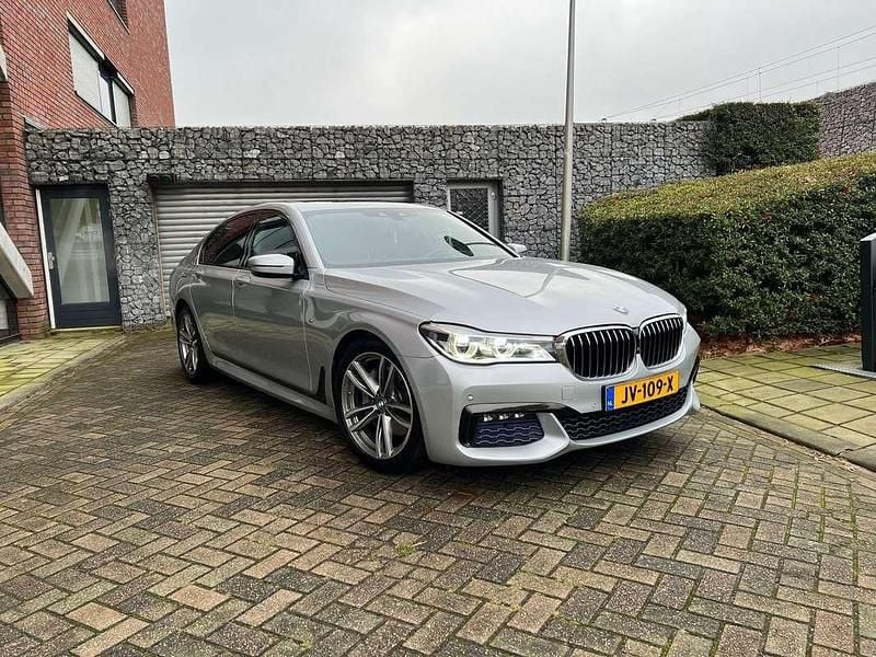 Grijs Occasion 2016 BMW 730 Executive Sedan | € 32.750 (Eerlijke prijs) - Afbeelding 1/4