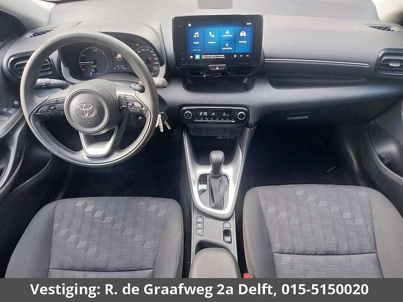 Grijs Gebruikt 2024 Toyota Yaris Hybrid Comfort Hatchback | € 22.700 (Eerlijke prijs) - Afbeelding 1/2