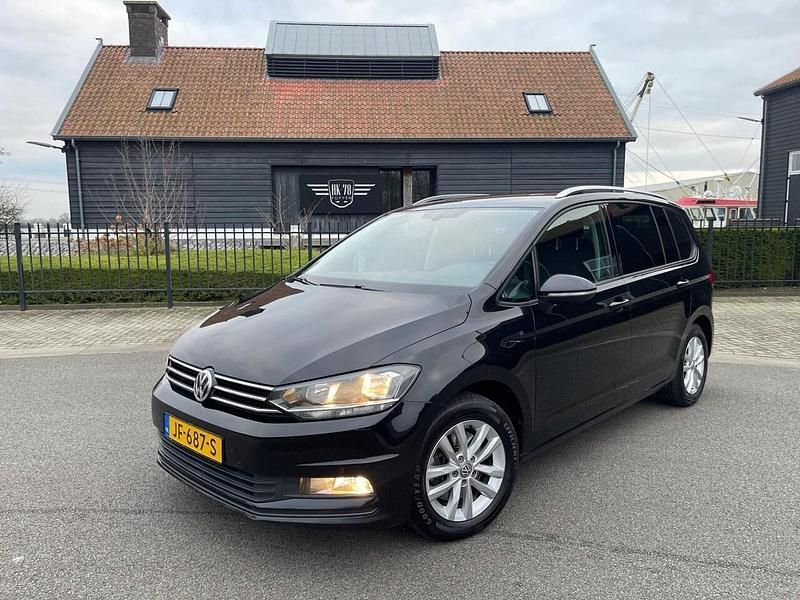 Zwart (metallic) Gebruikt 2016 VW Touran Highline MPV | € 9.900 (Goede deal) - Afbeelding 1/4