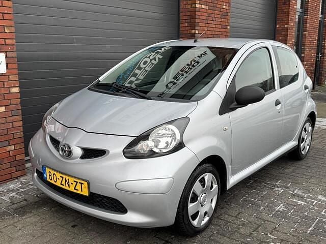 Occasion Toyota Aygo 68 PK (50 kW) 2008 Grijs (metallic) Hatchback