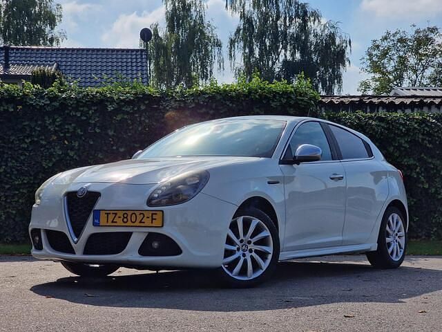Wit Gebruikt 2011 Alfa Romeo Giulietta Progression Hatchback | € 3.500 (Super prijs) - Afbeelding 1/4