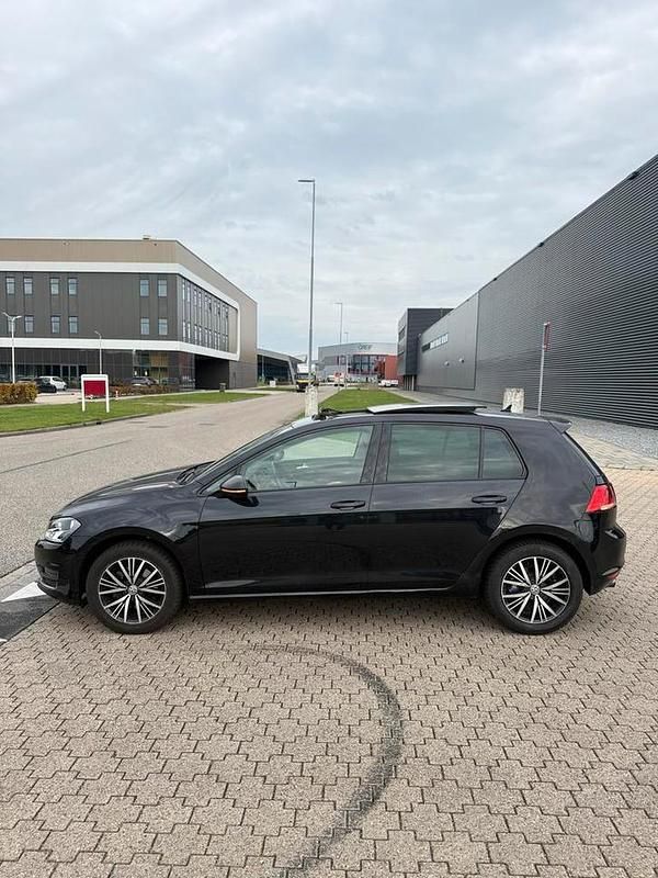 Zwart Occasion 2016 VW Golf VII Allstar Stationwagen | € 14.695 (Eerlijke prijs) - Afbeelding 1/4
