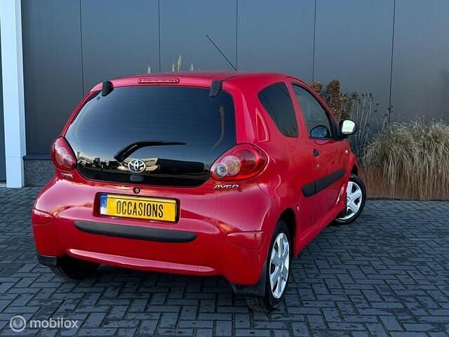 Occasion Toyota Aygo 68 PK (50 kW) 2006 Rood Hatchback