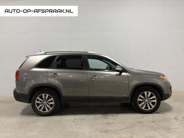 Grijs, metallic lak Gebruikt 2011 Kia Sorento SUV | € 5.488 (Goede deal) - Afbeelding 1/4
