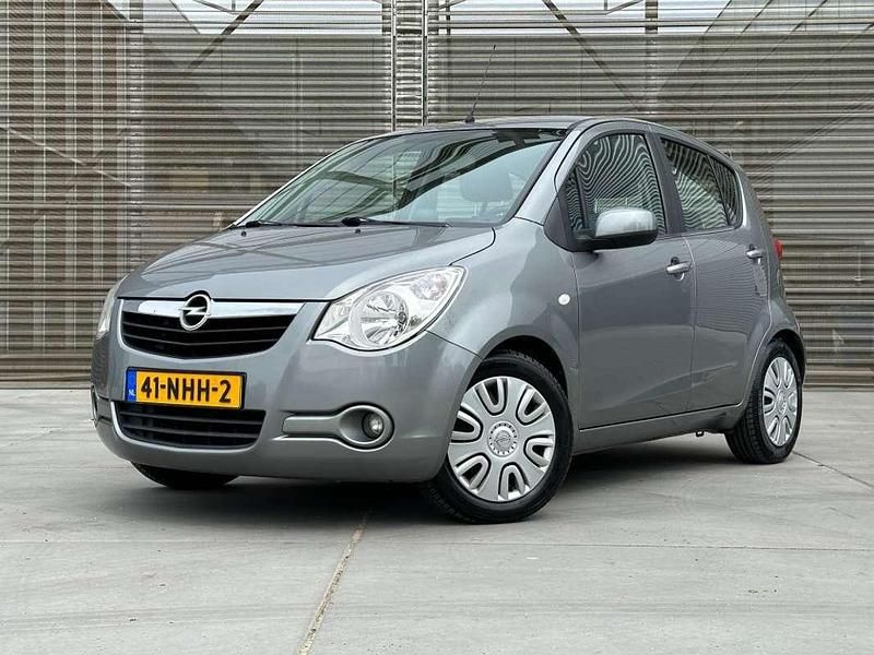 Grijs, metallic lak Gebruikt 2010 Opel Agila Edition Hatchback | € 4.250 - Afbeelding 1/4