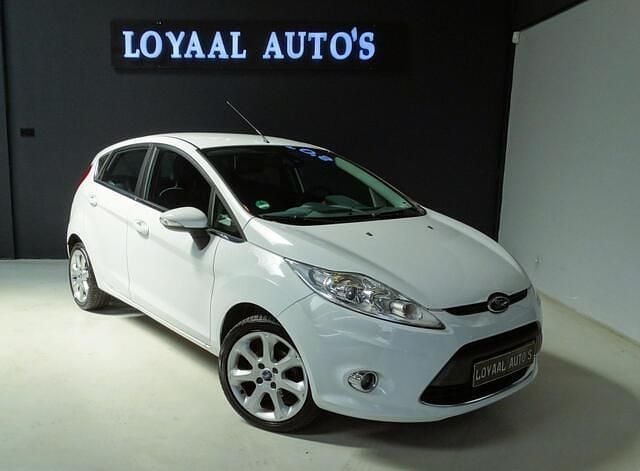 Wit Gebruikt 2010 Ford Fiesta Titanium Hatchback | € 3.999 (Iets duurder) - Afbeelding 1/4