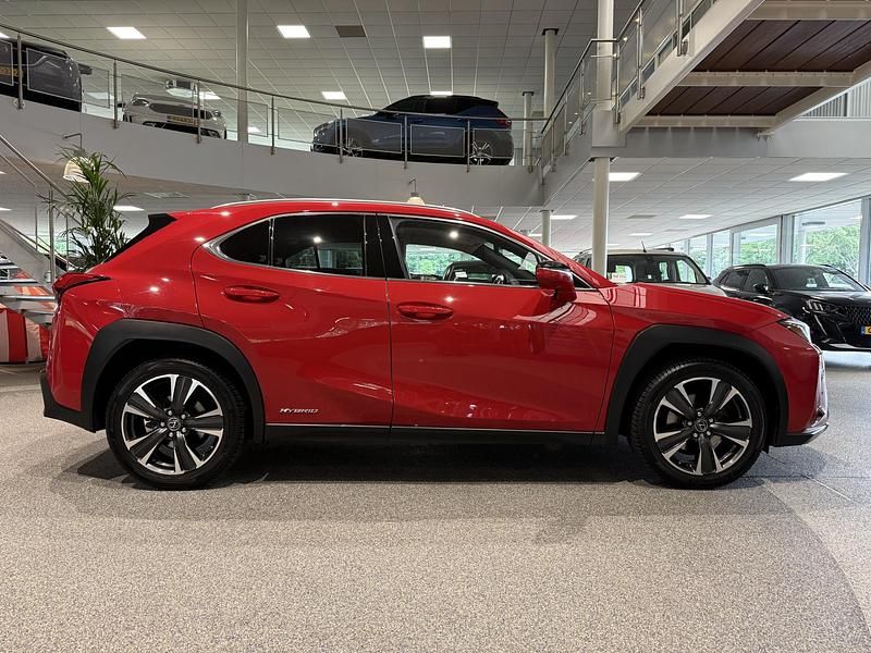 Occasion Lexus UX 250h Executive Line 2019 Rood SUV