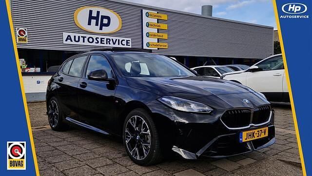 Zwart Gebruikt 2025 BMW 120 M Sport Hatchback | € 41.900 (Iets duurder) - Afbeelding 1/4