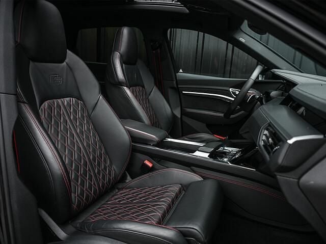 Occasion Audi Q8 e-tron S-Line 250 kW (340 PK) 2023 Zwart (metallic) SUV