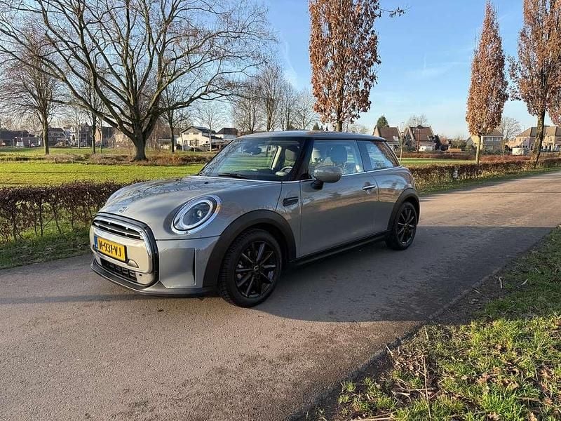 Grijs Gebruikt 2022 Mini ONE Essential Hatchback | € 19.250 (Eerlijke prijs) - Afbeelding 1/4