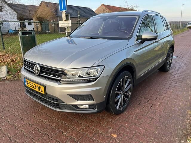 Grijs Gebruikt 2020 VW Tiguan Highline SUV | € 27.500 (Super prijs) - Afbeelding 1/4