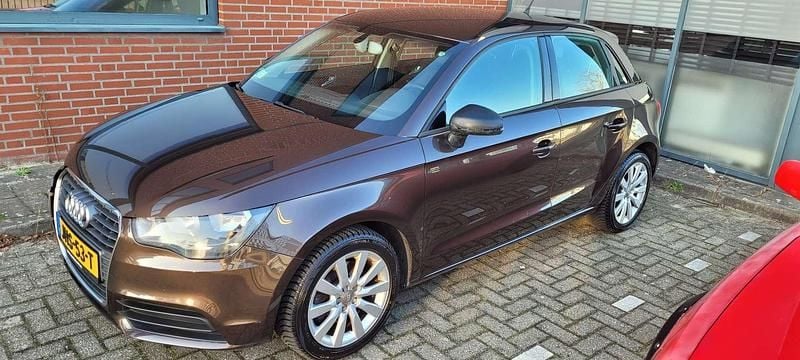 Bruin Occasion 2014 Audi A1 Sedan | € 7.750 (Super prijs) - Afbeelding 1/4