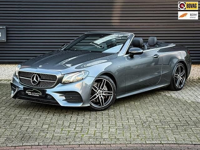 Grijs (metallic) Gebruikt 2019 Mercedes E200 Prestige Cabriolet | € 37.899 (Eerlijke prijs) - Afbeelding 1/4
