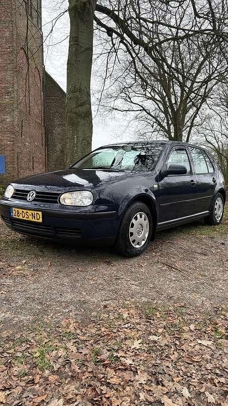 Blauw Gebruikt 1999 VW Golf IV Trendline Hatchback | € 1.400 (Eerlijke prijs) - Afbeelding 1/4