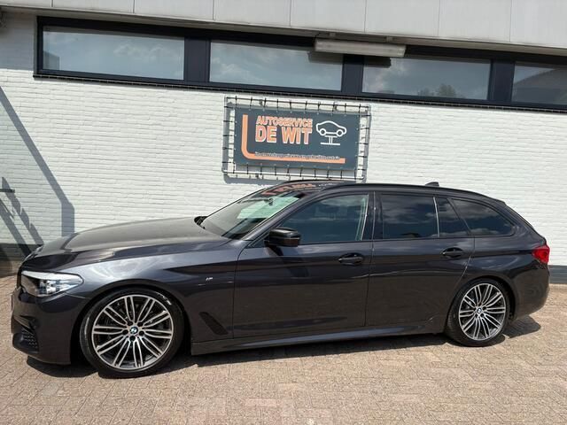 Grijs Gebruikt 2018 BMW 520 Executive Stationwagen | € 32.450 (Iets duurder) - Afbeelding 1/4