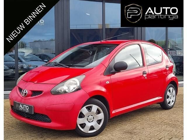 Rood Gebruikt 2008 Toyota Aygo Hatchback | € 2.245 (Goede deal) - Afbeelding 1/4