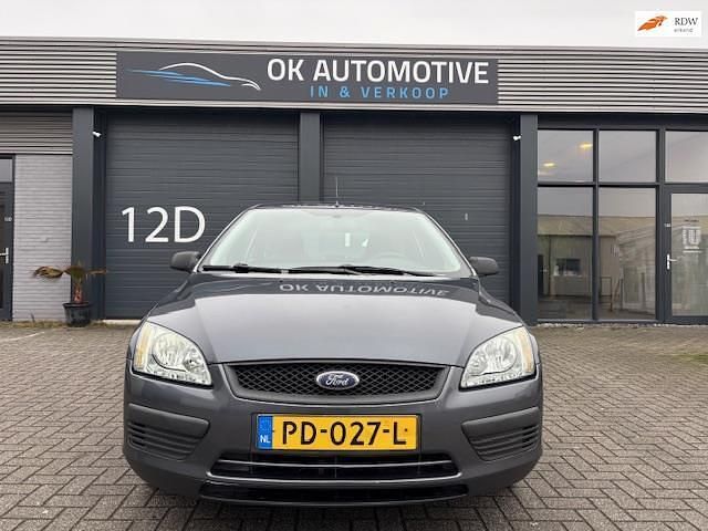 Occasion Ford Focus Ambiente 80 PK (58 kW) 2005 Grijs Hatchback