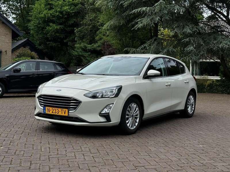 Beige Gebruikt 2022 Ford Focus Hatchback | € 14.500 (Goede deal) - Afbeelding 1/4