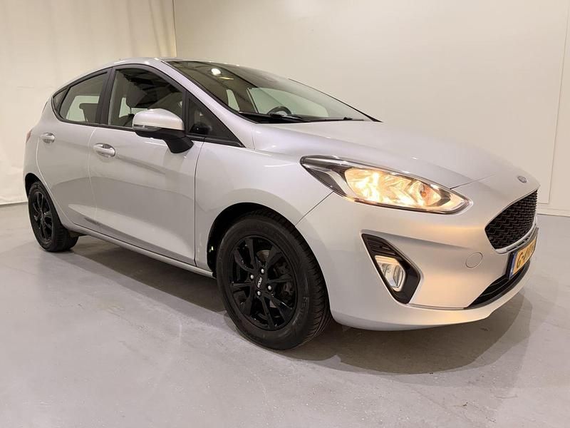 Grijs Occasion 2018 Ford Fiesta Titanium Hatchback | € 9.800 - Afbeelding 1/4